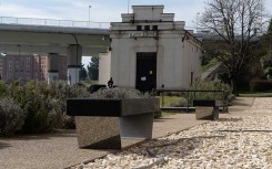 BANC URBAIN HELIUM MODERNE ET ÉCOLOGIQUE - NEUSUS URBAN
MOBILIER URBAIN EXTERIEUR EN PNEU RECYCLÉ