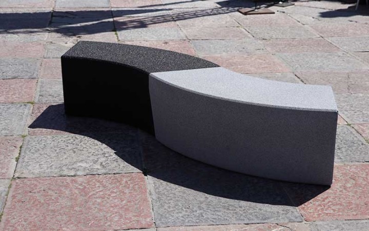 BANC ARRONDI AGORA MODERNE ET DESIGN - NEUSUS URBAN 
BANQUETTE COURBE EN PNEU RECYCLÉ