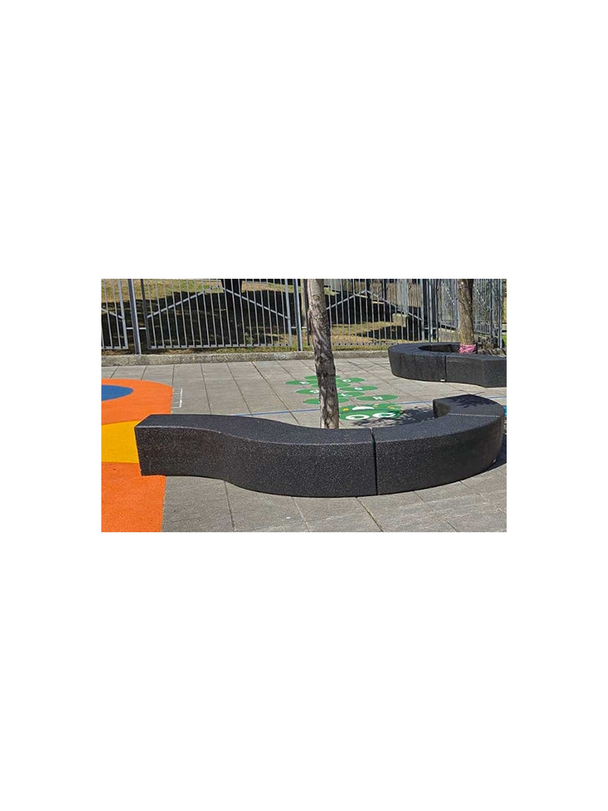 BANC ARRONDI AGORA MODERNE ET DESIGN - NEUSUS URBAN 
BANQUETTE COURBE EN PNEU RECYCLÉ
