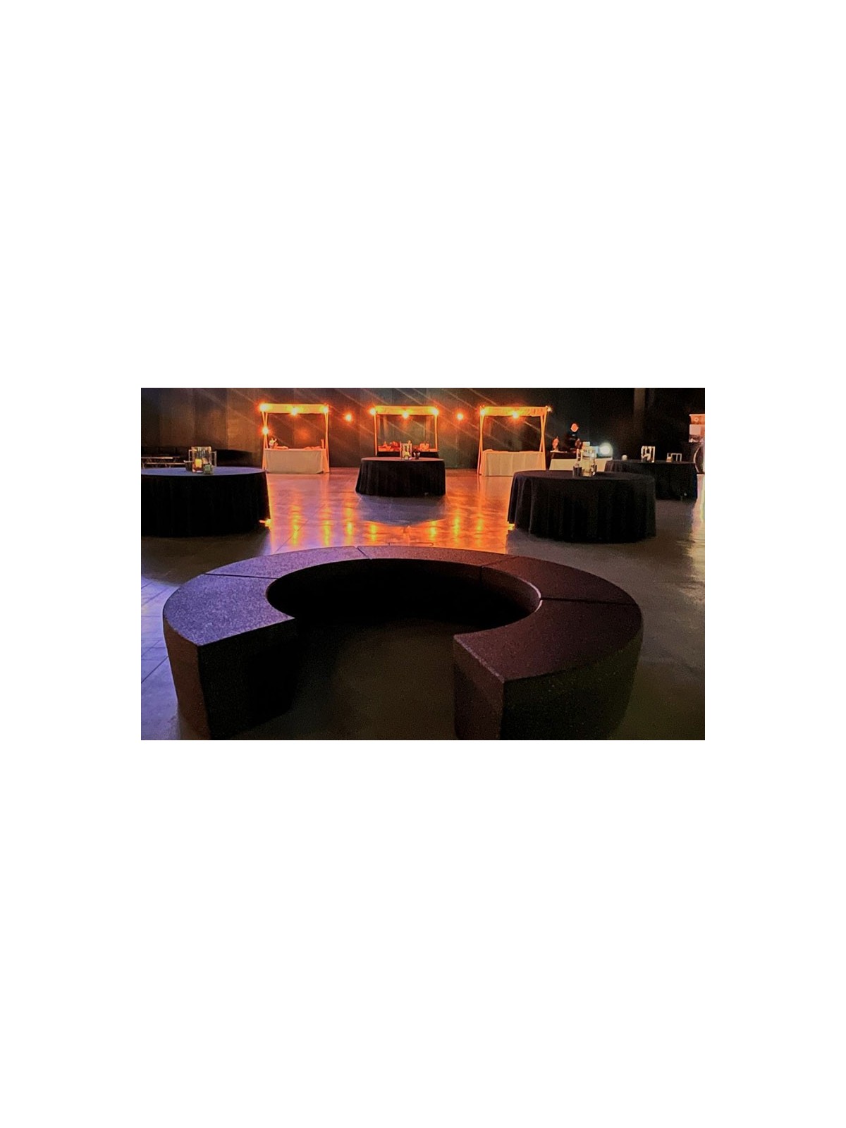 BANC ARRONDI AGORA MODERNE ET DESIGN - NEUSUS URBAN 
BANQUETTE COURBE EN PNEU RECYCLÉ