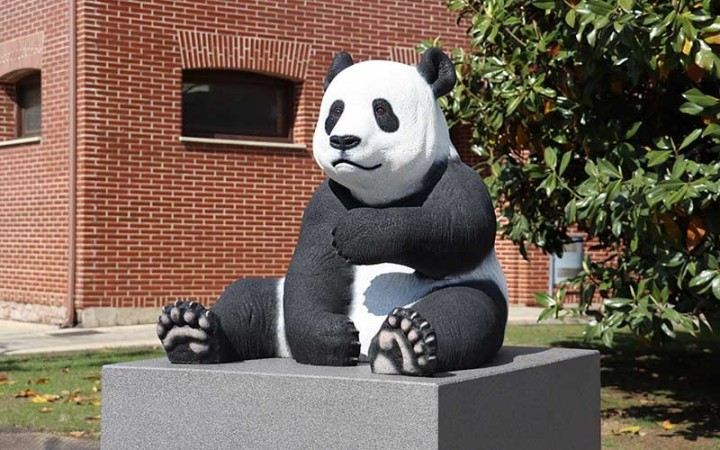 SCULPTURE RECYCLÉ PANDA - NEUSUS URBAN
DÉCORATION EXTÉRIEURE RÉALISTE POUR ZOO ESPACE PUBLIC OU COURS EXTÉRIEURE