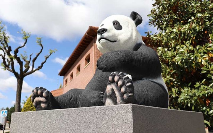 SCULPTURE RECYCLÉ PANDA - NEUSUS URBAN
DÉCORATION EXTÉRIEURE RÉALISTE POUR ZOO ESPACE PUBLIC OU COURS EXTÉRIEURE