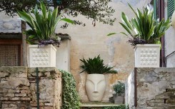 POT DESIGN MODERNE UNIQUE ELLEMURA
DECORATION CULTURELLE ITALIENNE POUR PROFESSIONNELS