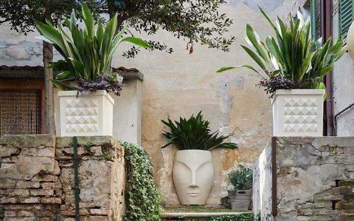 POT DESIGN MODERNE UNIQUE ELLEMURA
DECORATION CULTURELLE ITALIENNE POUR PROFESSIONNELS