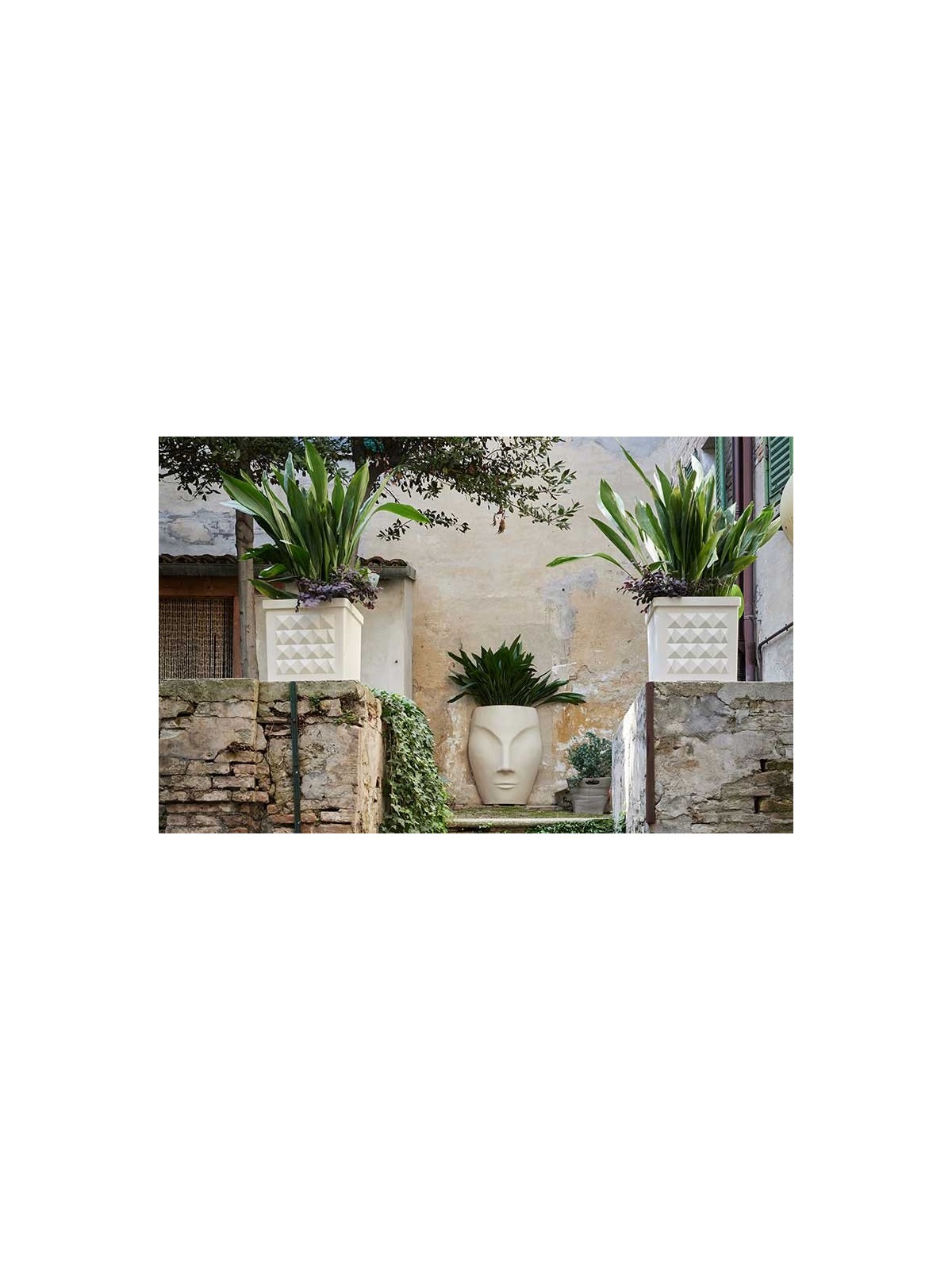 POT DESIGN MODERNE UNIQUE ELLEMURA
DECORATION CULTURELLE ITALIENNE POUR PROFESSIONNELS