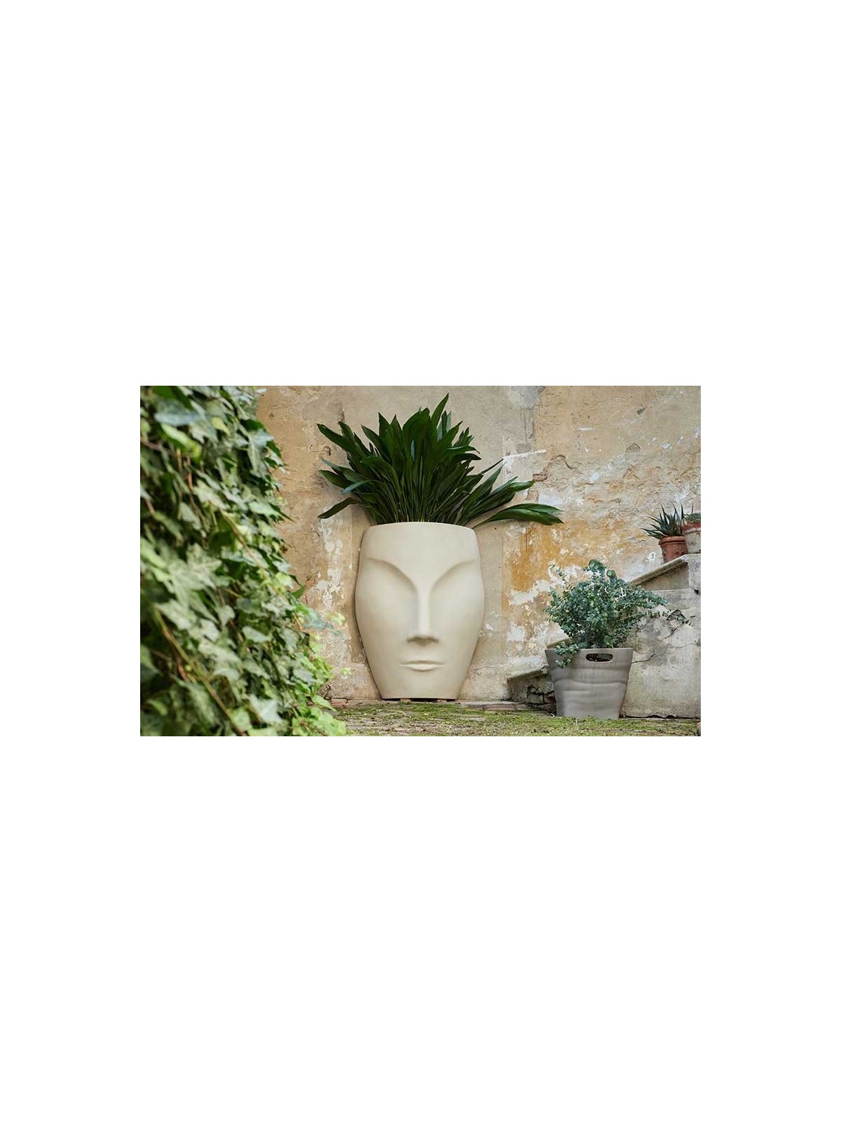 POT DESIGN MODERNE UNIQUE ELLEMURA
DECORATION CULTURELLE ITALIENNE POUR PROFESSIONNELS