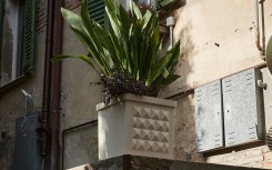 POT CARRÉ MODERNE DESIGN DIAMANTE INSPIRATION PALAZZO DEI DIAMANTI
POT DE FLEUR DESIGN ITALIEN HAUT DE GAMME ELLEMURA