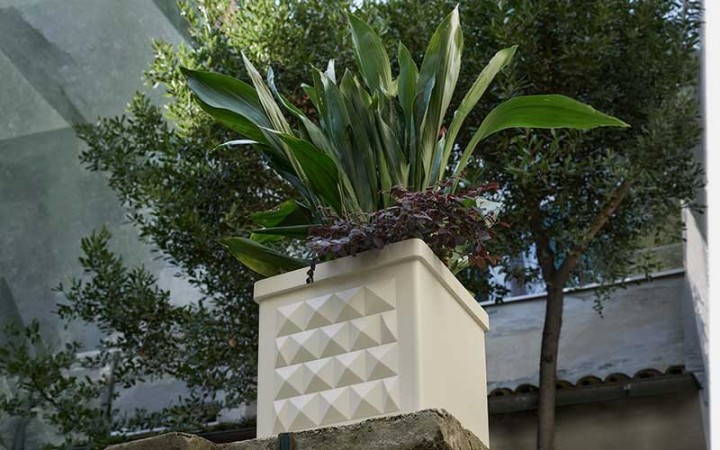 POT CARRÉ MODERNE DESIGN DIAMANTE INSPIRATION PALAZZO DEI DIAMANTI
POT DE FLEUR DESIGN ITALIEN HAUT DE GAMME ELLEMURA