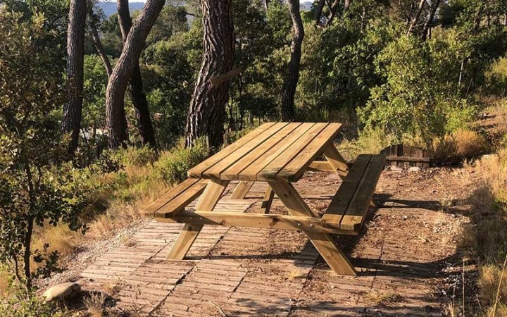 Une table de pique-nique bois STELLA économique pour les collectivités