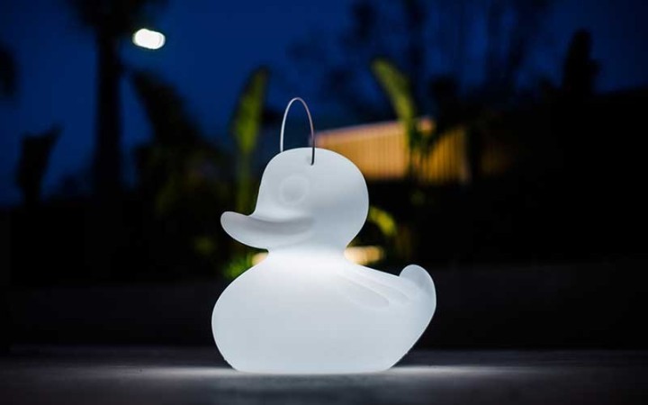 LAMPE DESIGN XXL DUCK DUCK MEGA GOODNIGHT LIGHT, PIÈCE ICONIQUE POUR AMÉNAGEMENT EXTÉRIEUR HAUT DE GAMME.