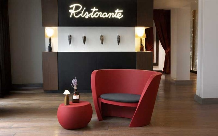 TABLE BLOS LOW SLIDE – TABLE DESIGN MODERNE POUR SALON INTÉRIEUR ET EXTÉRIEUR