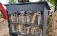 Boîte à livres acier POITIERS pour collectivité Mobilier urbain CELONA