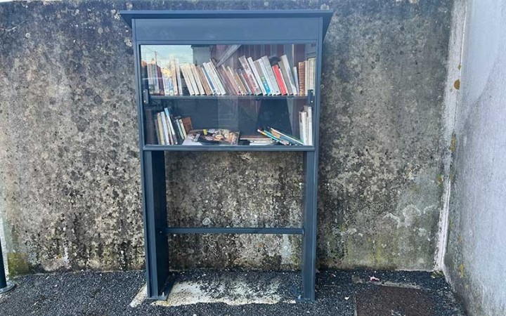 Boîte à livres acier POITIERS pour collectivité Mobilier urbain CELONA