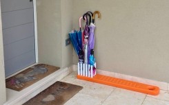 PORTE PARAPLUIE BROSSE A DENTS DESIGN THE BRUSH REDHOOK