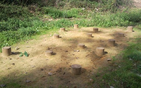 PARCOURS DE SANTÉ PAS DE GÉANT EN BOIS
JEU D'ÉQUILIBRE POUR PARC URBAIN ET AIRE DE JEUX