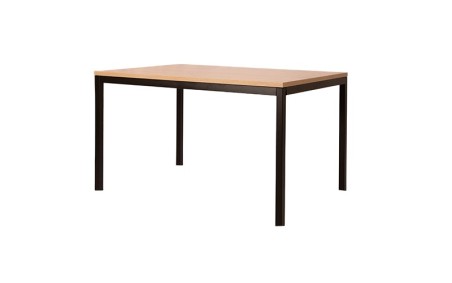 Mobilier intérieur professionnel avec table carrée GISELE, adaptée aux lieux recevant du public.
