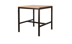 Mobilier intérieur professionnel avec table carrée GISELE, adaptée aux entreprises recevant du public.