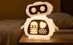 Lampe décorative robot AI Love You jaune Red Hook pour intérieur design