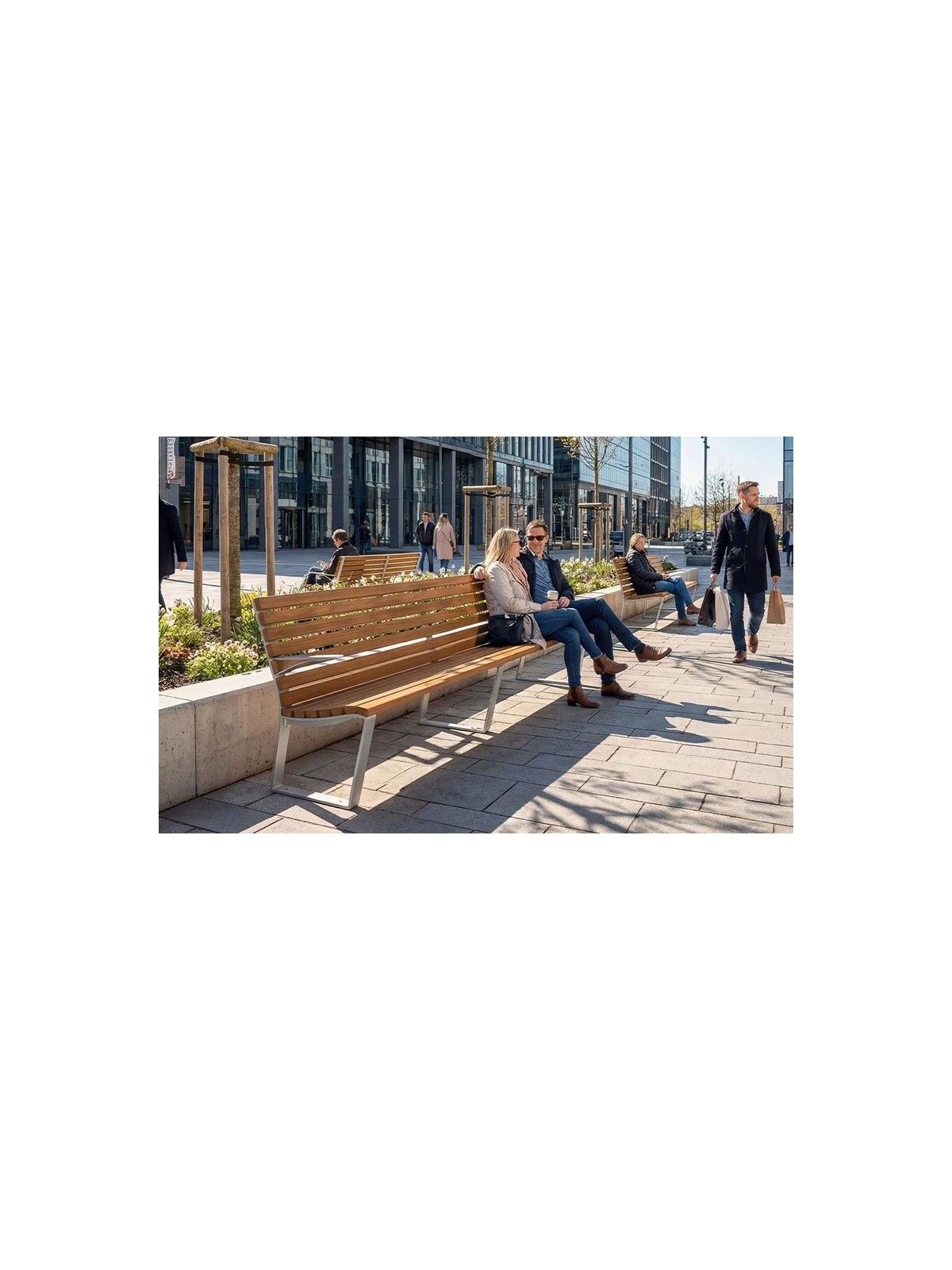 Banc extérieur CEZE avec dossier bois et structure fonte
Mobilier urbain robuste pour aménagement de centre-ville