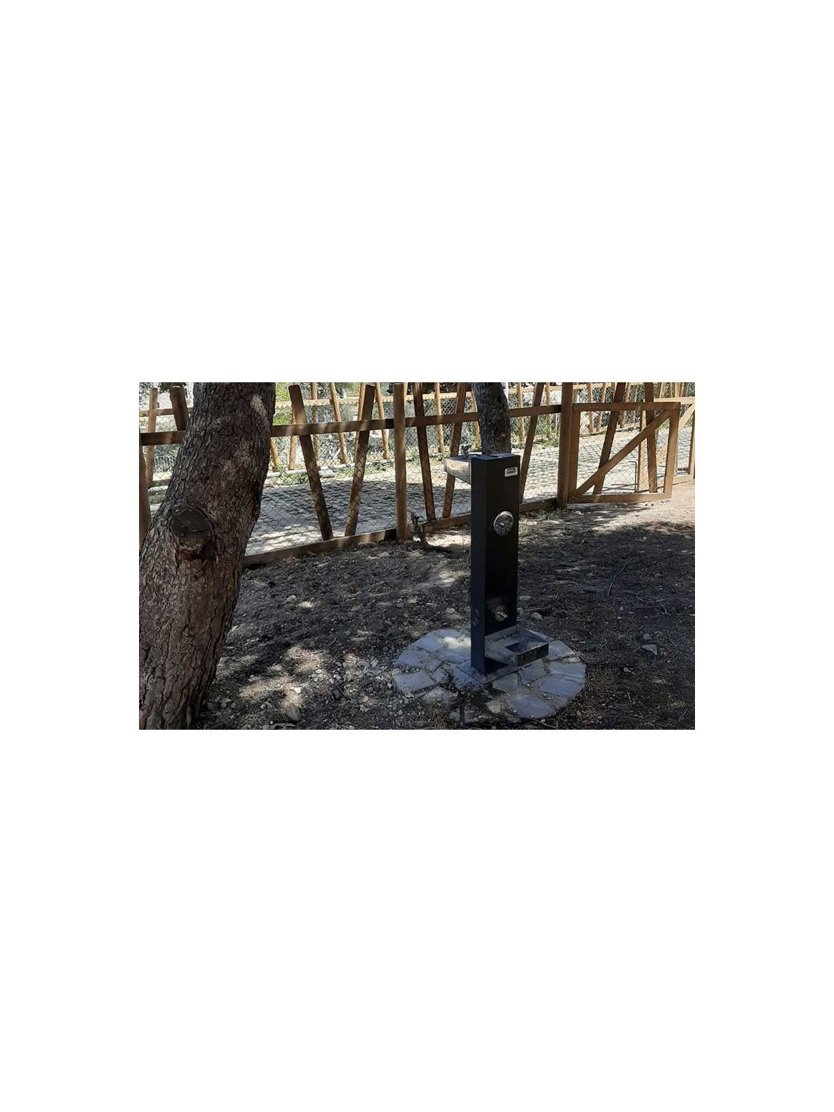 Fontaine pour chien extérieure à double vasque
Vasque basse en inox de la fontaine pour chien