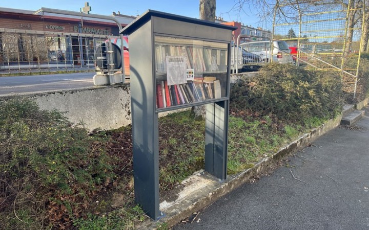 Boîte à livres extérieure en acier POITIERS pour espace public
Boîte à livres sur pied pour collectivité