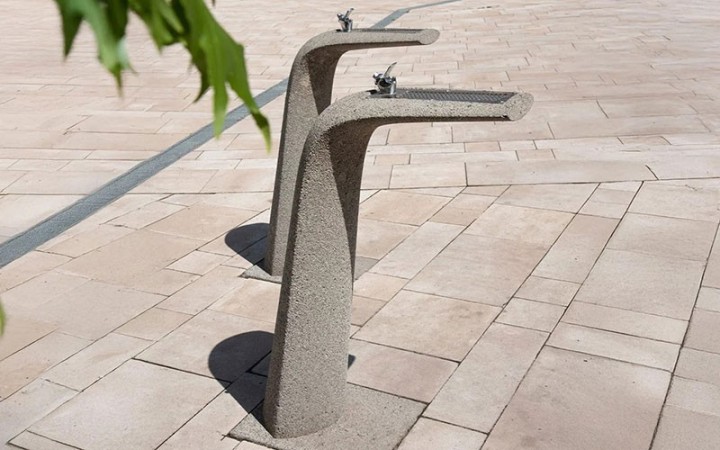 Fontaine à eau potable mobilier urbain inclusive SONA béton | CELONA