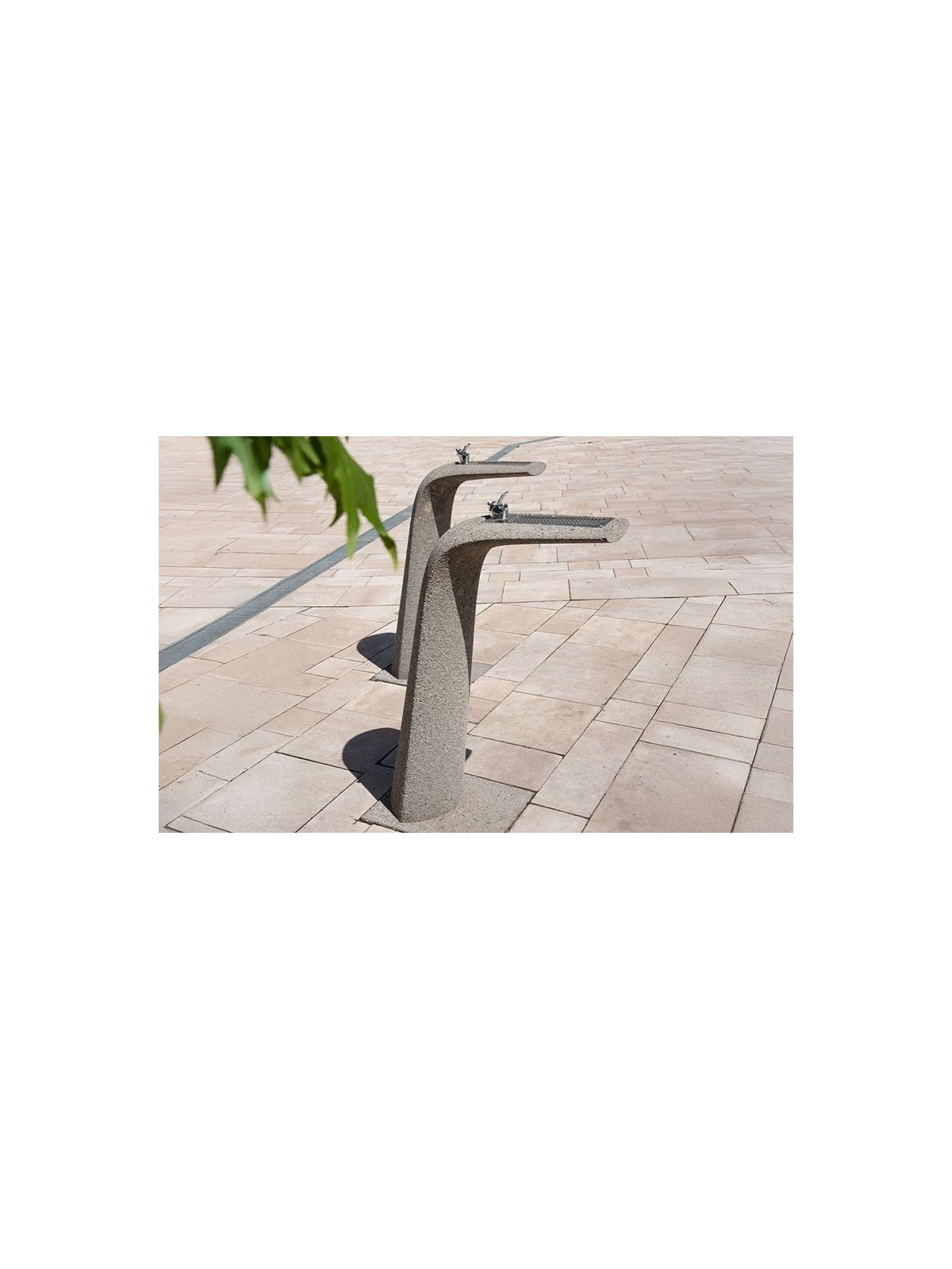 Fontaine à eau potable mobilier urbain inclusive SONA béton | CELONA