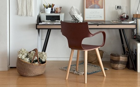 MOBILIER RSE POUR ENTREPRISE – CHAISE ERBI WINI STILFIBRA AVEC STRUCTURE ACIER ET PIÉTEMENT BOIS