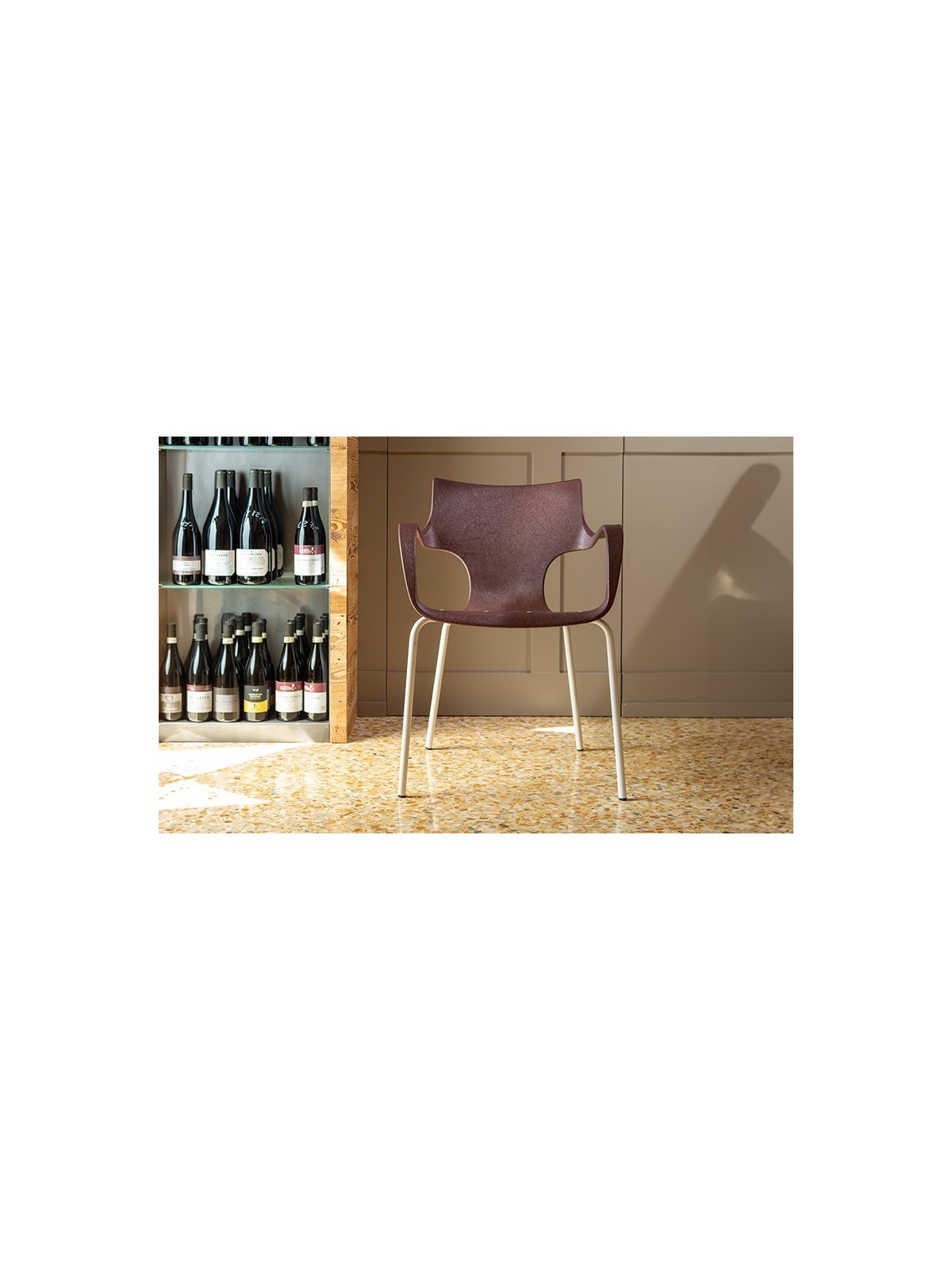CHAISE STILFIBRA ERBI WINI – DESIGN ITALIEN, MARC DE RAISIN ET PIEDS ACIER