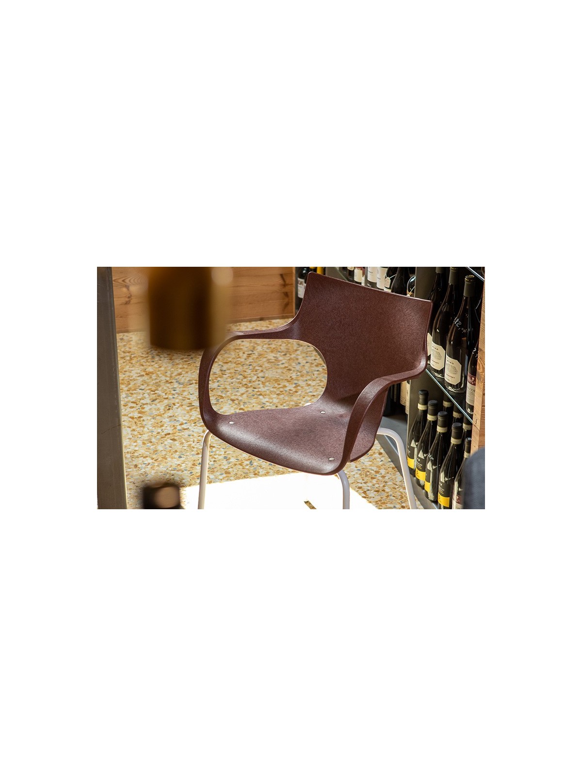 CHAISE STILFIBRA ERBI WINI – DESIGN ITALIEN, MARC DE RAISIN ET PIEDS ACIER