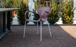 CHAISE STILFIBRA ERBI WINI – DESIGN ITALIEN, MARC DE RAISIN ET PIEDS ACIER