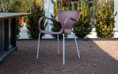 CHAISE STILFIBRA ERBI WINI – DESIGN ITALIEN, MARC DE RAISIN ET PIEDS ACIER