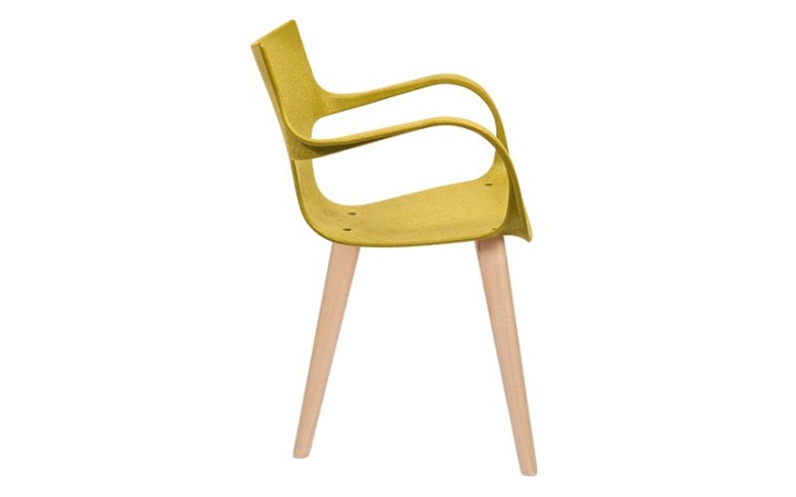Chaise professionnelle Erbi Chami fabriquée en Italie avec fibres de camomille, matière recyclée et pieds en bois de hêtre FSC®