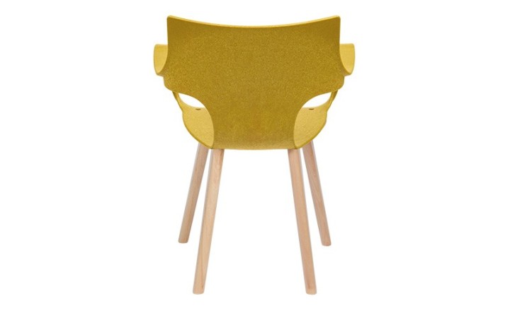 Erbi Chami avec piètement bois, une chaise design issue d’une démarche d’économie circulaire pour l’aménagement intérieur