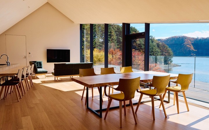Erbi Chami avec piètement bois, une chaise design issue d’une démarche d’économie circulaire pour l’aménagement intérieur
