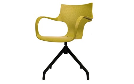 Chaise Erbi Chami en fibres de camomille avec piètement polyamide noir à retour automatique