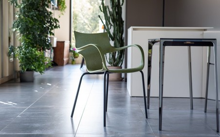 CHAISE ERBI MISKI STILFIBRA AVEC PIÈTEMENT ACIER – FIBRES DE MISCANTHUS ET POLYPROPYLÈNE RECYCLÉ