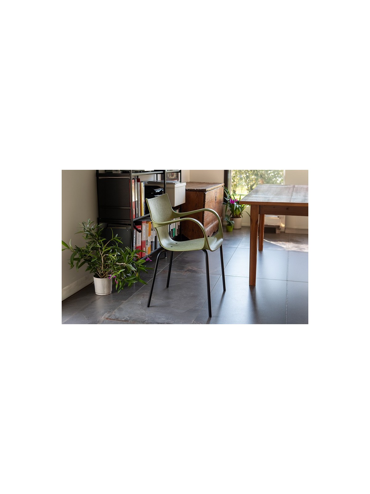 CHAISE ERBI MISKI STILFIBRA AVEC PIÈTEMENT ACIER – FIBRES DE MISCANTHUS ET POLYPROPYLÈNE RECYCLÉ