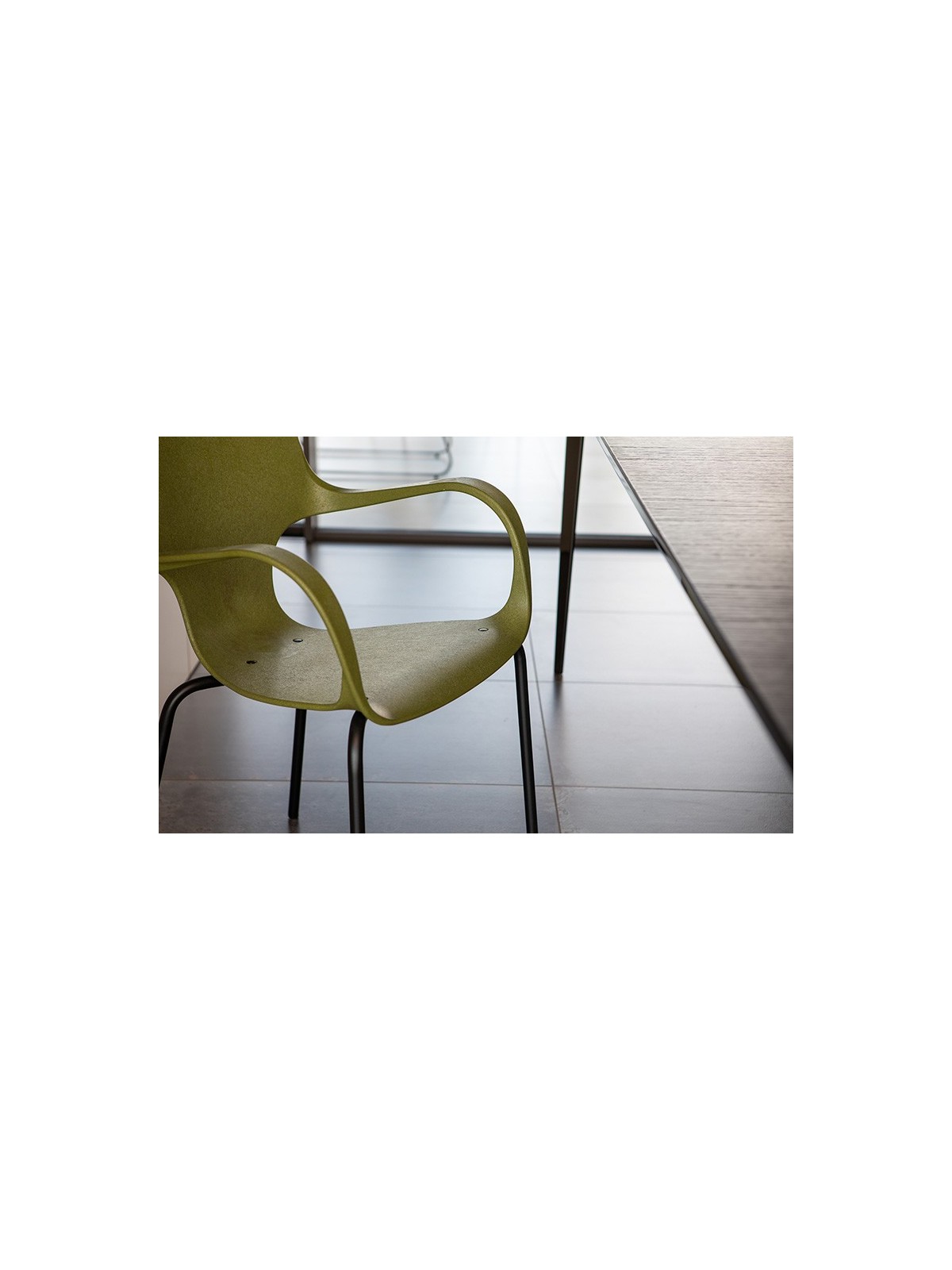 CHAISE ERBI MISKI STILFIBRA AVEC PIÈTEMENT ACIER – FIBRES DE MISCANTHUS ET POLYPROPYLÈNE RECYCLÉ
