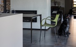 CHAISE ERBI MISKI STILFIBRA AVEC PIÈTEMENT ACIER – FIBRES DE MISCANTHUS ET POLYPROPYLÈNE RECYCLÉ