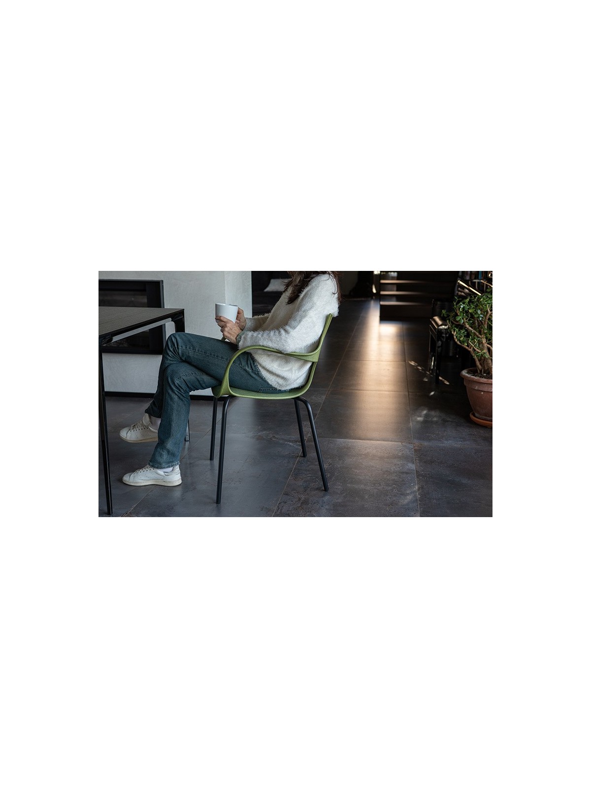 CHAISE ERBI MISKI STILFIBRA AVEC PIÈTEMENT ACIER – FIBRES DE MISCANTHUS ET POLYPROPYLÈNE RECYCLÉ