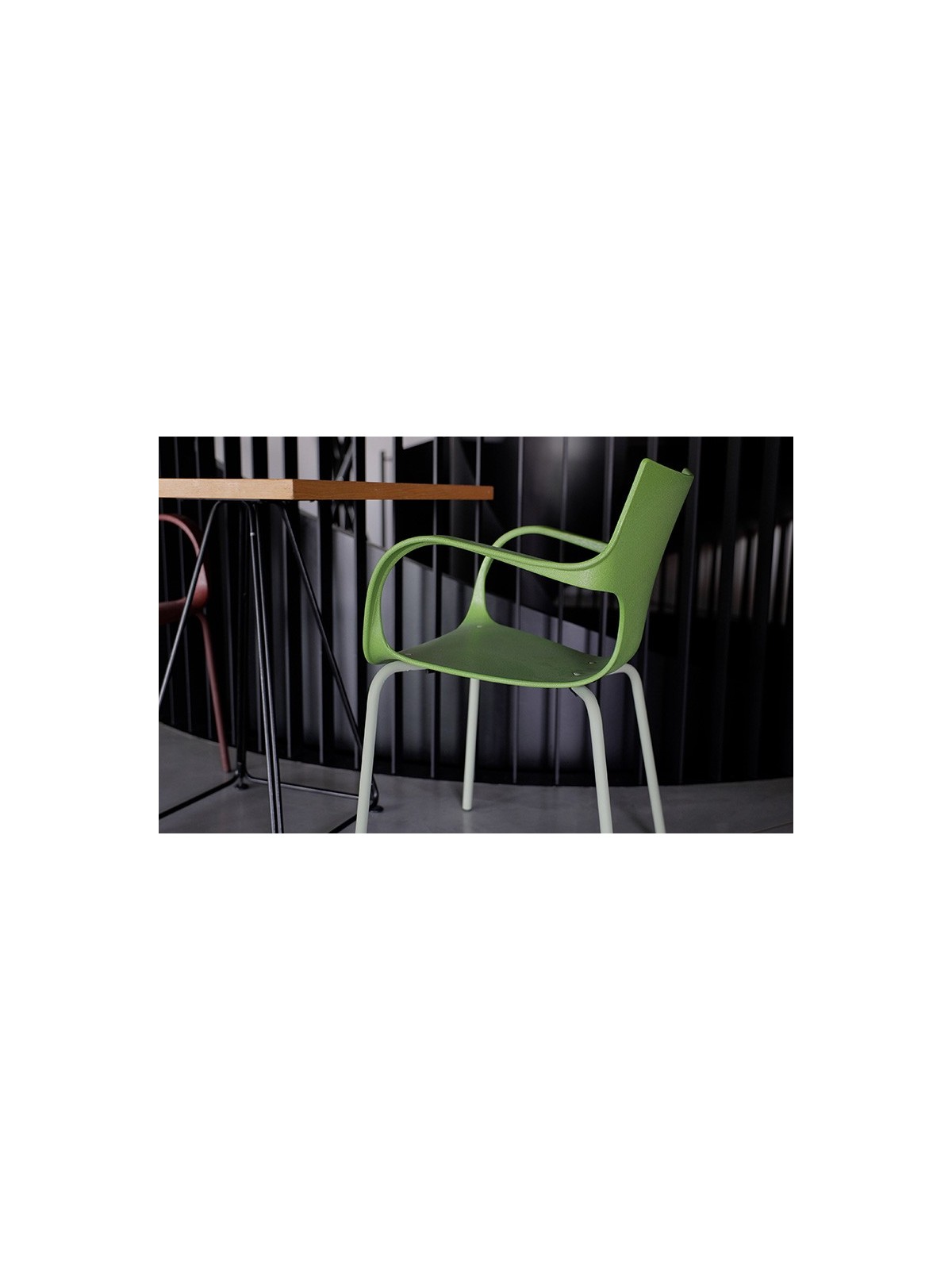 CHAISE ERBI MISKI STILFIBRA AVEC PIÈTEMENT ACIER – FIBRES DE MISCANTHUS ET POLYPROPYLÈNE RECYCLÉ