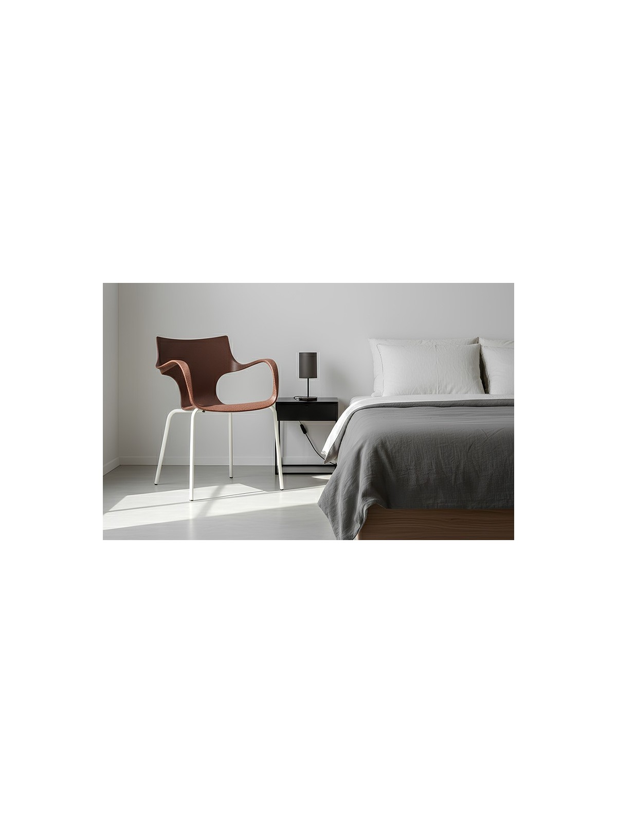 Chaise Erbi Moka en fibres de parche de café et plastique recyclé, piètement acier empilable