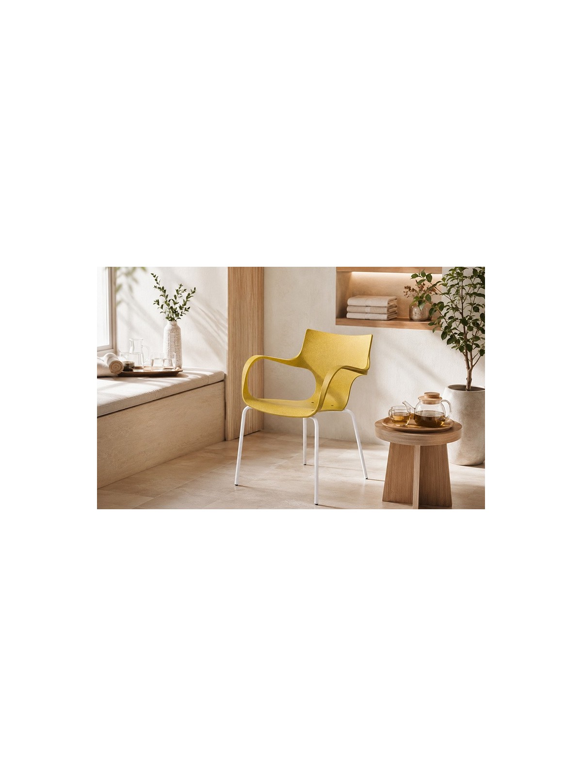 Chaise Erbi Chami en fibres de camomille et plastique recyclé, avec piètement acier empilable pour espaces professionnels