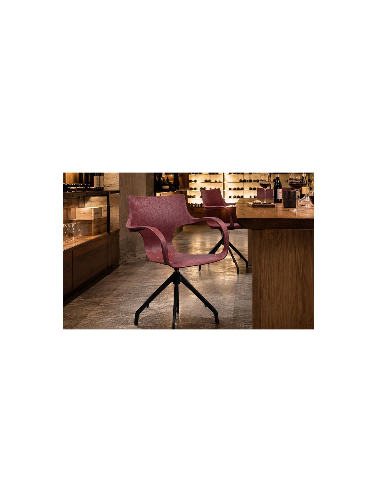 Chaise Erbi Wini STILFIBRA en fibres de marc de raisin et plastique recyclé, avec piètement polyamide noir à retour automatique