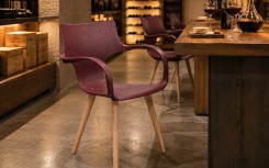 MOBILIER RSE POUR ENTREPRISE – CHAISE ERBI WINI STILFIBRA AVEC STRUCTURE ACIER ET PIÉTEMENT BOIS