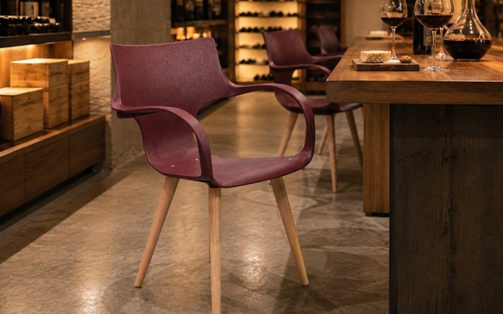 MOBILIER RSE POUR ENTREPRISE – CHAISE ERBI WINI STILFIBRA AVEC STRUCTURE ACIER ET PIÉTEMENT BOIS