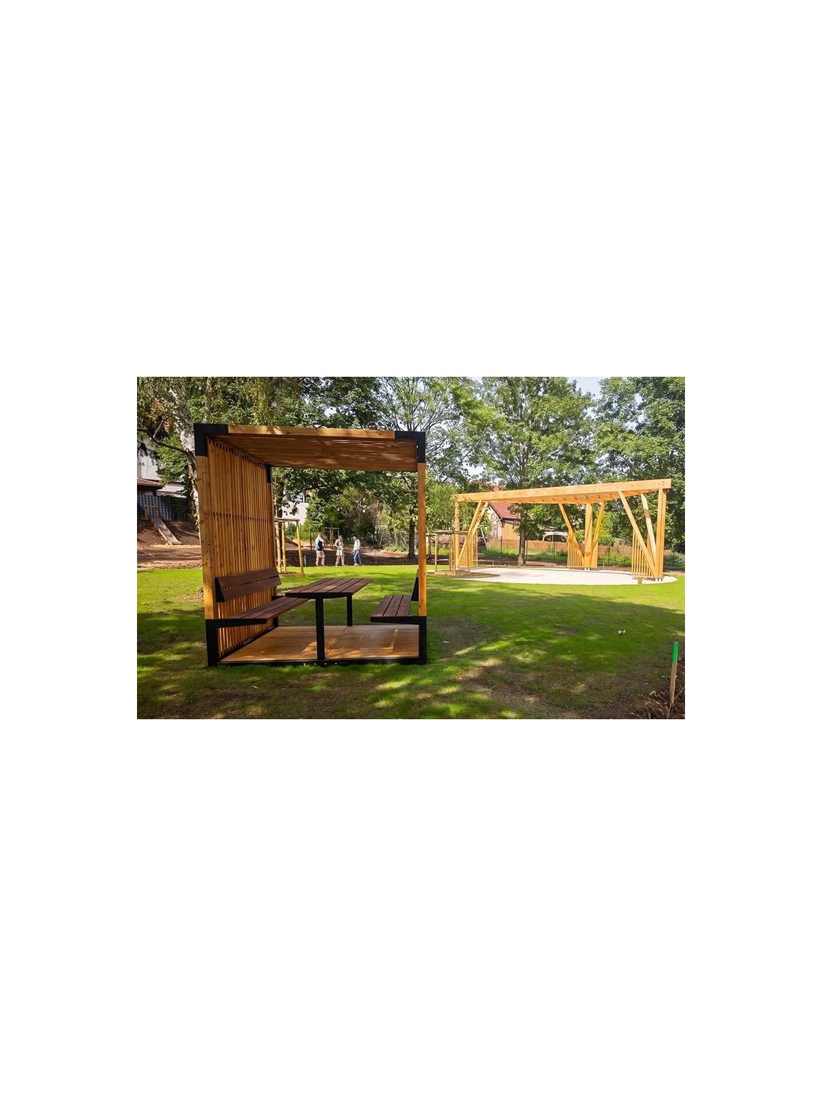 Pergola pour école et parc avec table de pique-nique intégrée