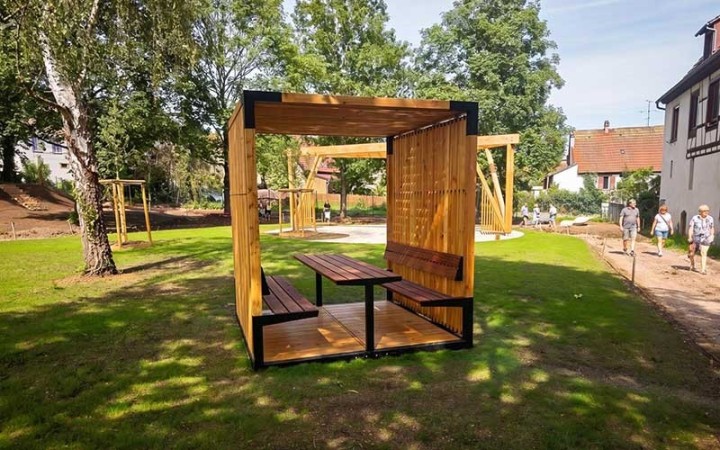 Pergola extérieure pour école avec table pique nique HIMA acier bois