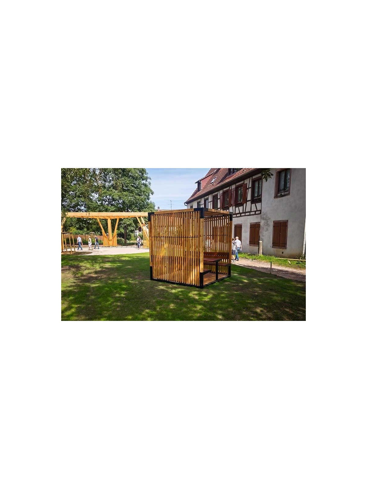 Pergola cubique HIMA avec table et assises pour espace collectif